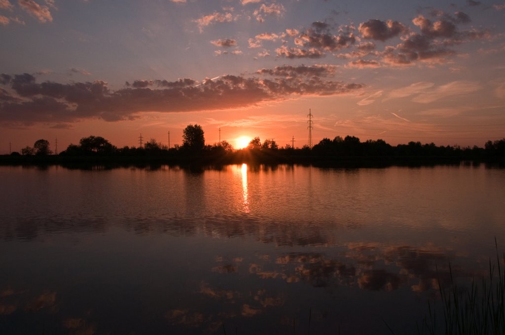 Naplemente Tóvárosban (Székesfehérvár) by Tibol Pál