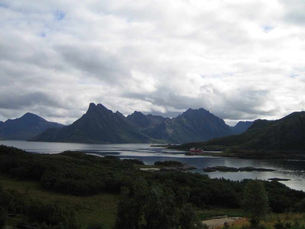 Skogsøya, mot Smines by Eirik Endresen