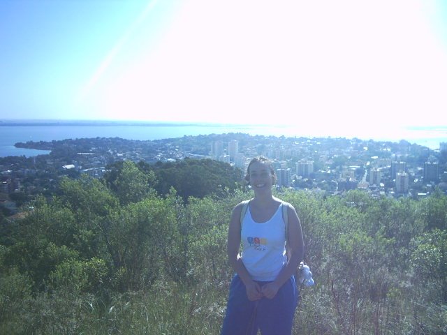 Aluna de Gestão Ambiental visitando o Morro do Osso. by leonardobastos