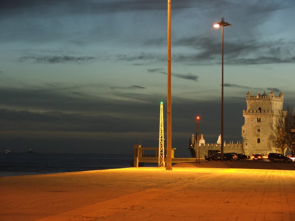 Rio Tejo e torre de Belem à noite by jorge ms