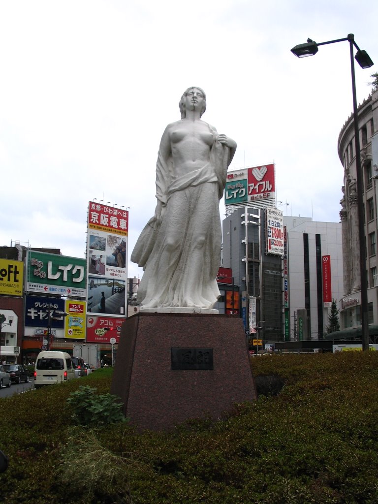 Crack faced statue Namba by nice_is_life