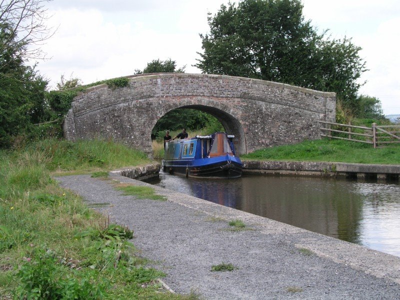 Bridge over the Llangollen canal at Chirk by gastwo