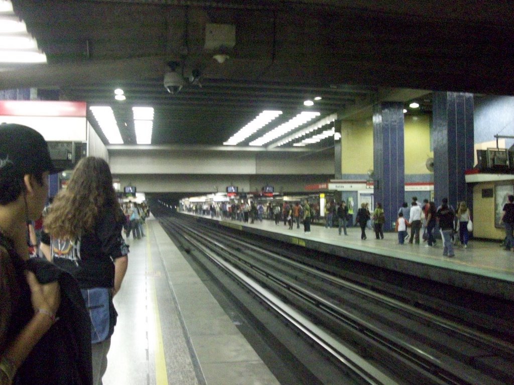 Estación Los Héroes. Santiago de Chile by Ignacio Paredes