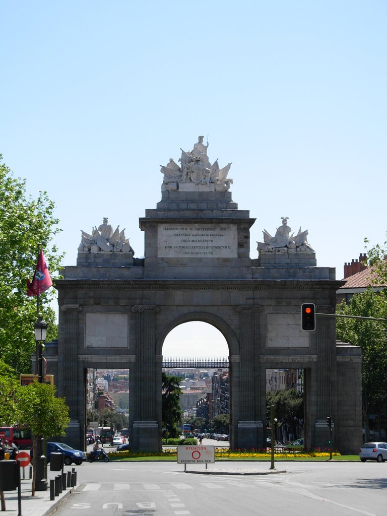 Puerta de Toledo by Jose Manuel Gonzalez