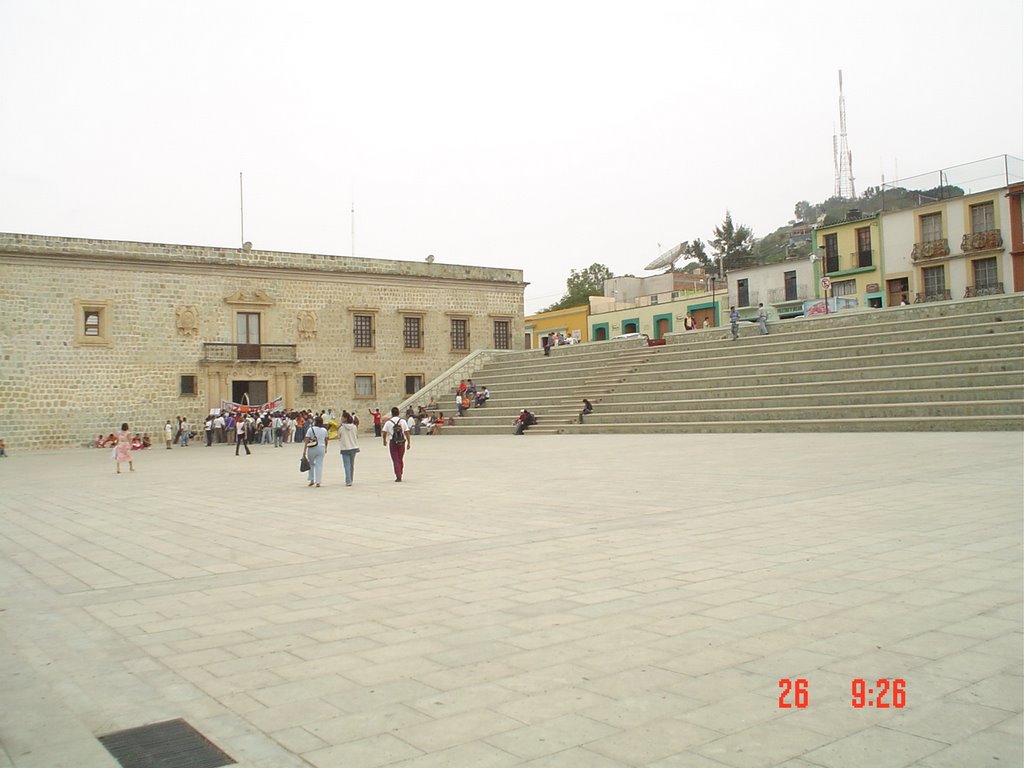 PLAZA A UN COSTADO DE LA SOLEDAD, EN PLENO CONFLICTO MAGISTERIAL by yeyilizeth