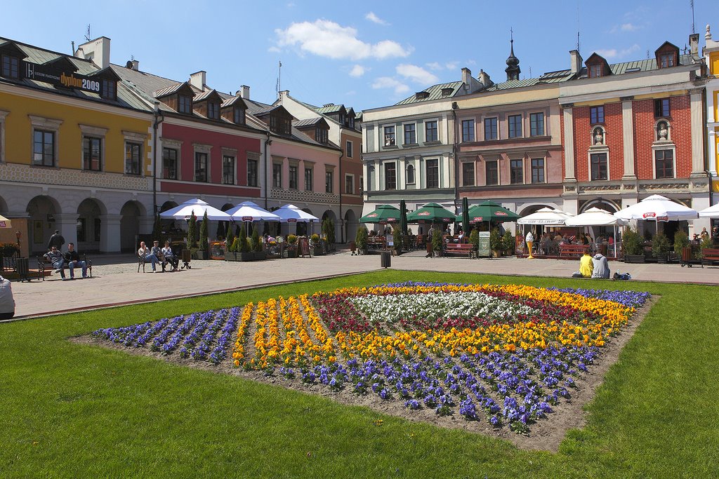 Ogródki piwne na rynku w Zamościu. by fotografik5