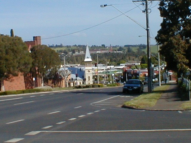 Veiw Looking South on Victoria St, Warragul. by Helen Spillane