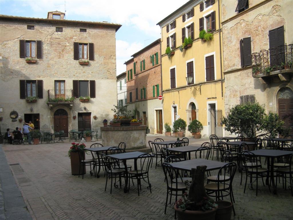 Pienza (SI), Italia, 25/04/2009. by Nicola Cangioli