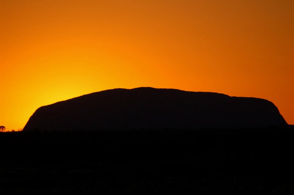 Uluru by tinab300