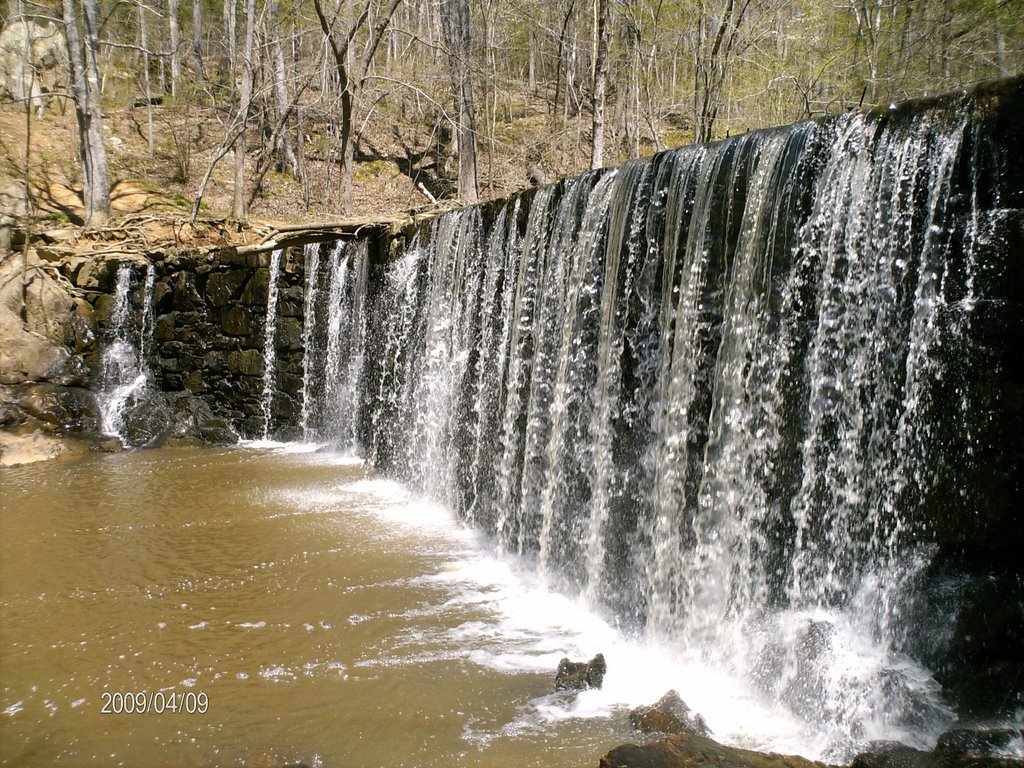 Waterfall at Cedarock Park by tlauzau