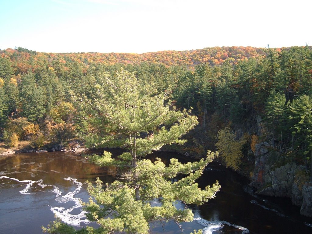 Oct 2005 - Taylors Falls, Minnesota. Interstate State Park on the St. Croix River. by BRIAN ZINNEL