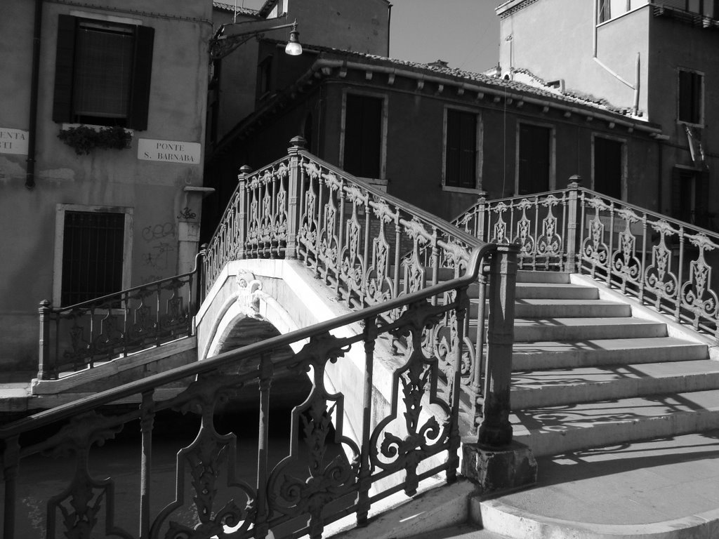 Veneza - Ponte San Barnaba by Rui J P Oliveira