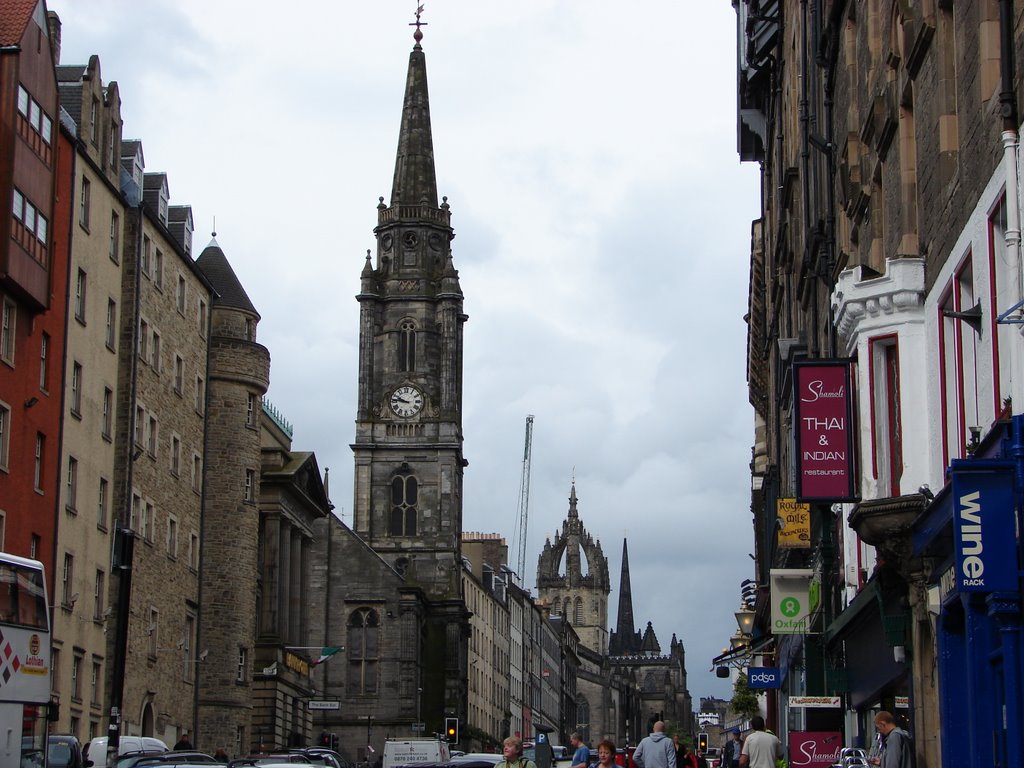 The Royal Mile (High St) by Konstantinos Xenos