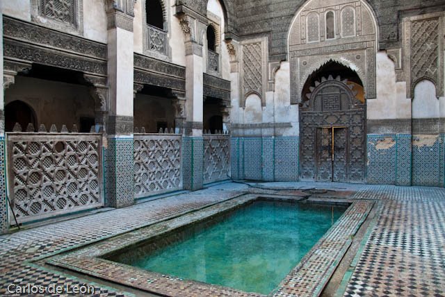 Madrassa en Fes by Carlos de León