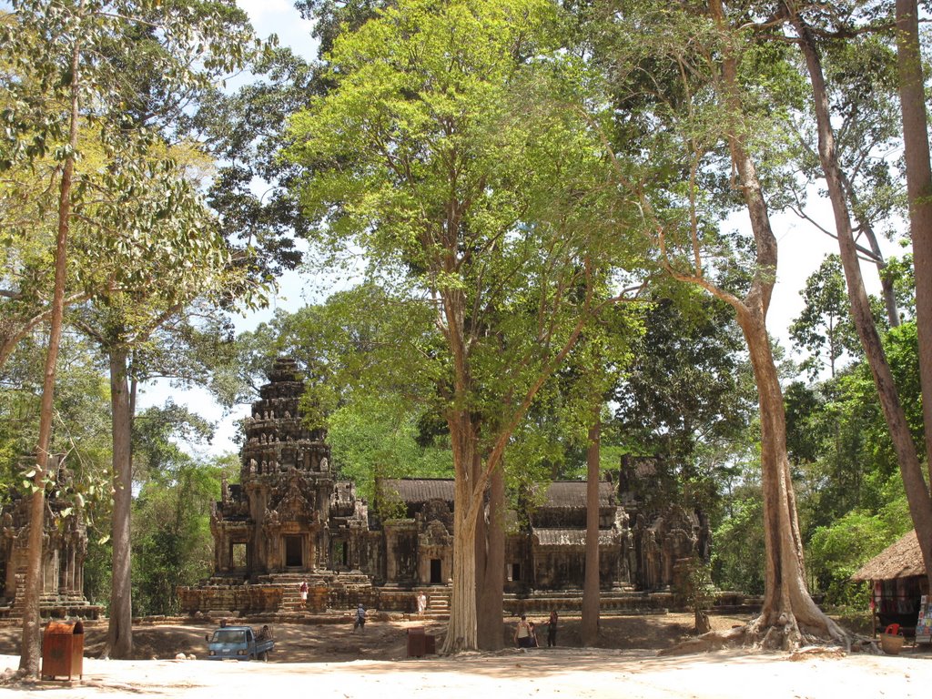 Angkor Thom by Ngọc Viên Nguyễn