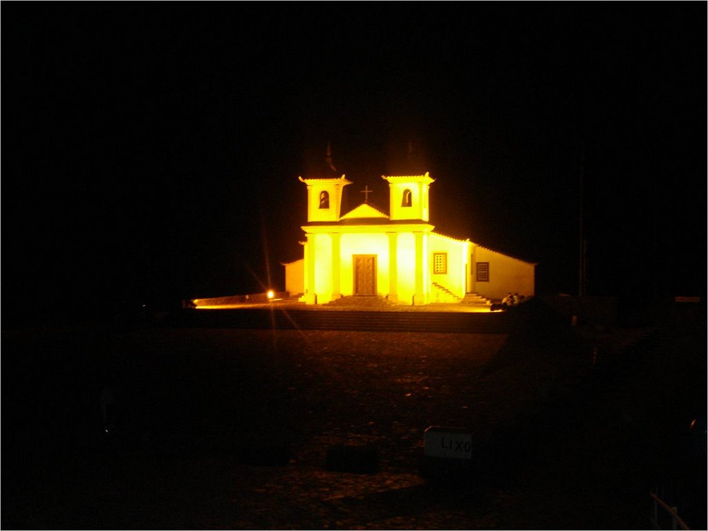 Igreja da serra à noite by SamuelMarcos