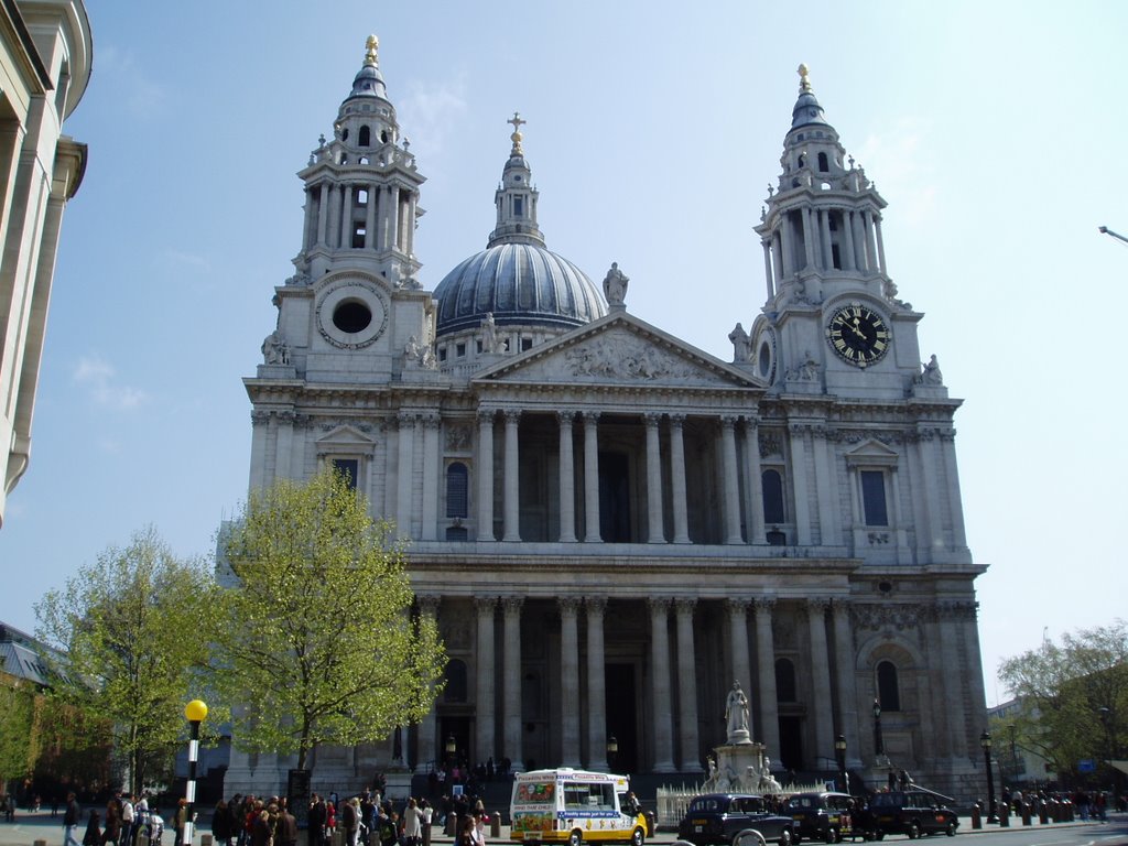 St. Paul's Cathedral by Jakub Simane