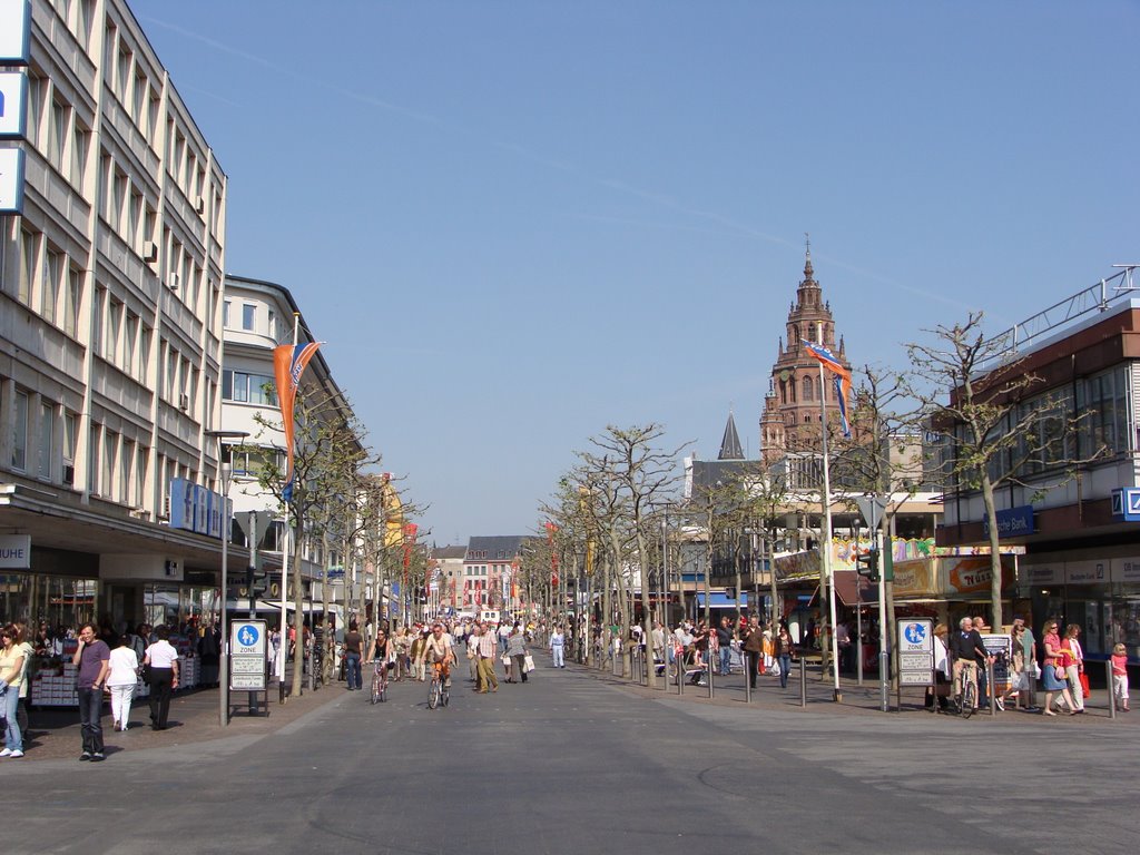 Ludwigstraße (verkaufsoffener Frühlingssonntag 2009) by FloMZ