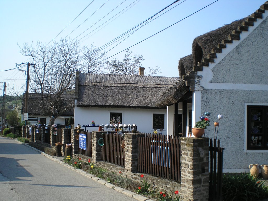 Tihany, tipical centre - April 2009 by Roberto Bubnich