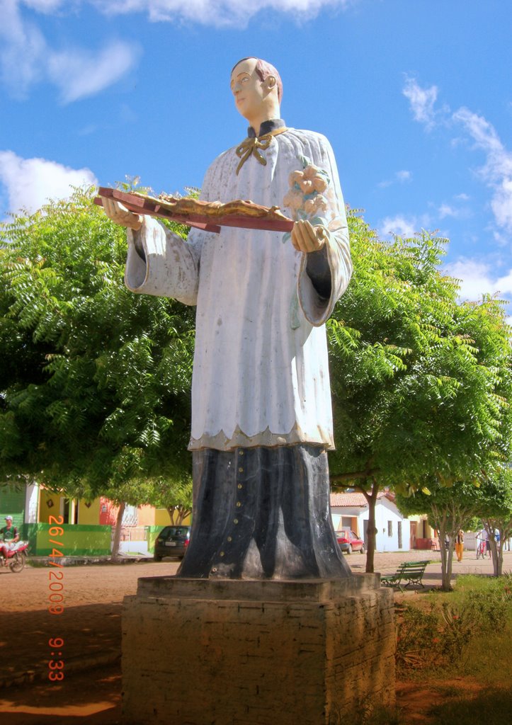 Estátua de São Luiz de Gonzaga, padroeiro da Paróquia by Macílio Gomes