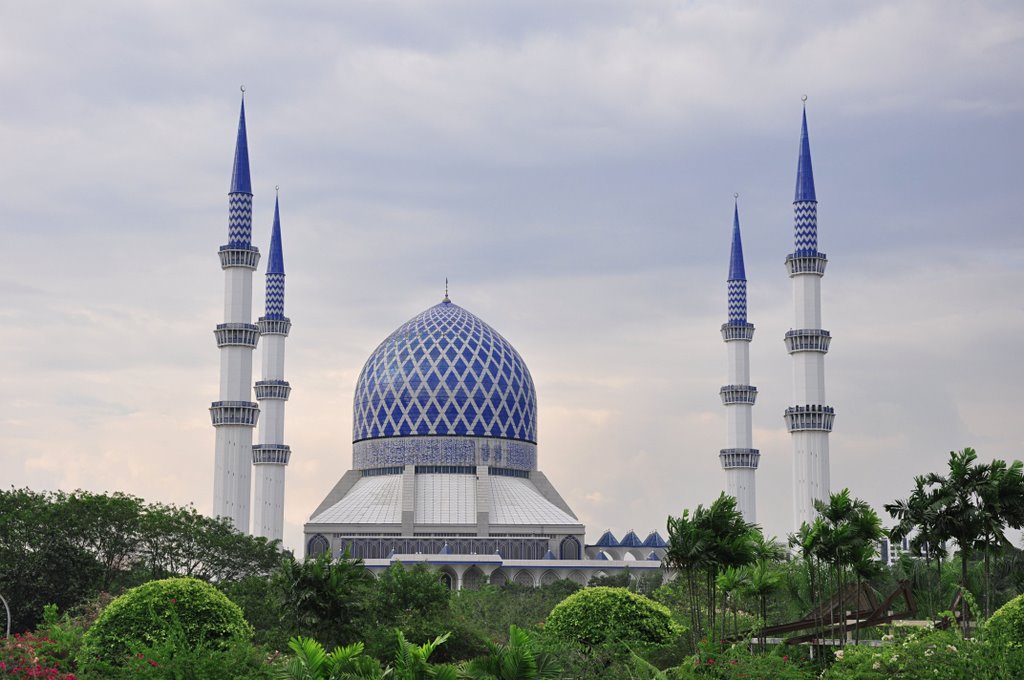 Masjid Sultan Sallahuddin Abdul Aziz Shah by Aminjuri Juri