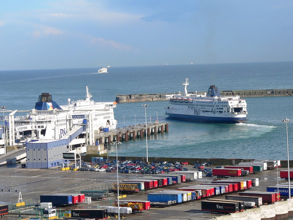 DOVER DOCKS by les willis