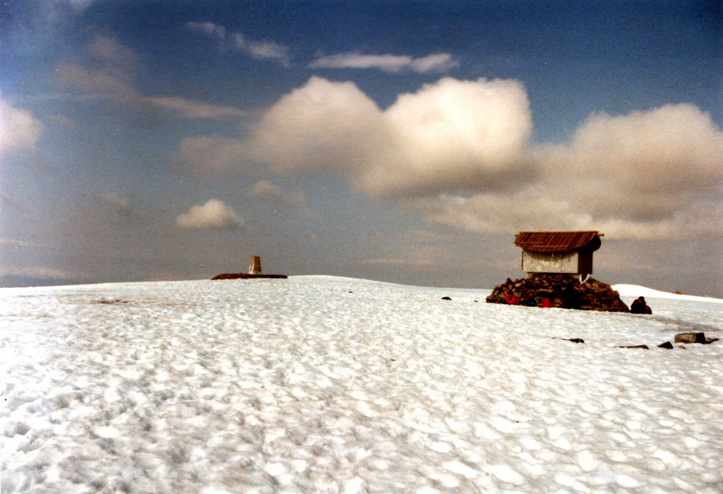 Emergency Shelter Ben Nevis Summit by top spotter