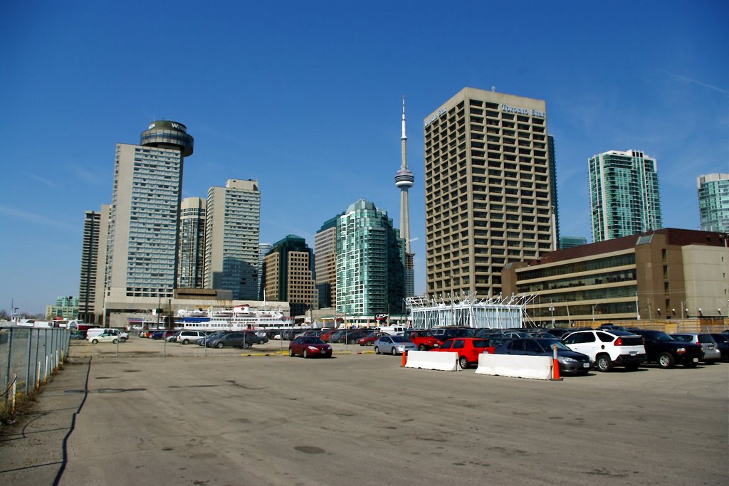 Toronto Water Front area looking West by Kwan-kang Chan