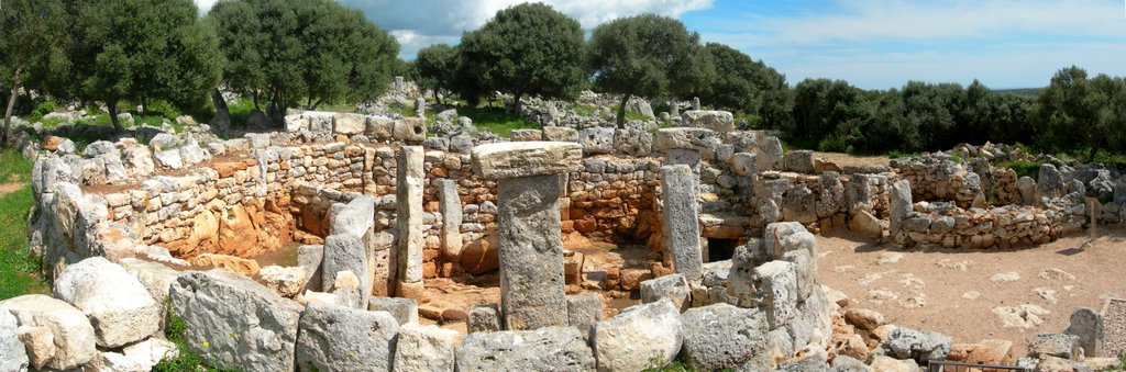 Torre d'en Gaumés. Panorámica del Círculo de Cartailhac. Alaior. Menorca.- by alcaudique