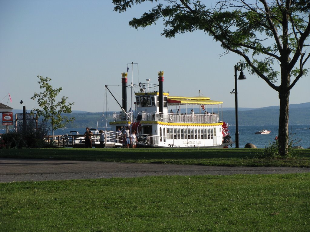 Canadaigua Lake by Leshkaaa