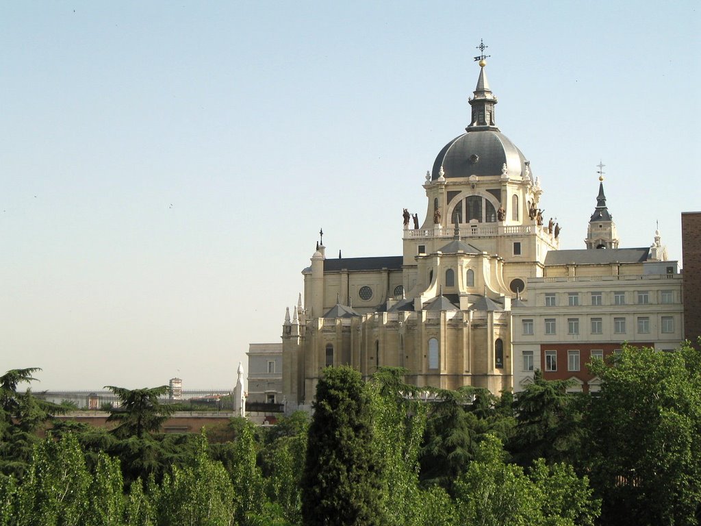 Basilica de la Almudena,Madrid,spain by jesusgranados madrid