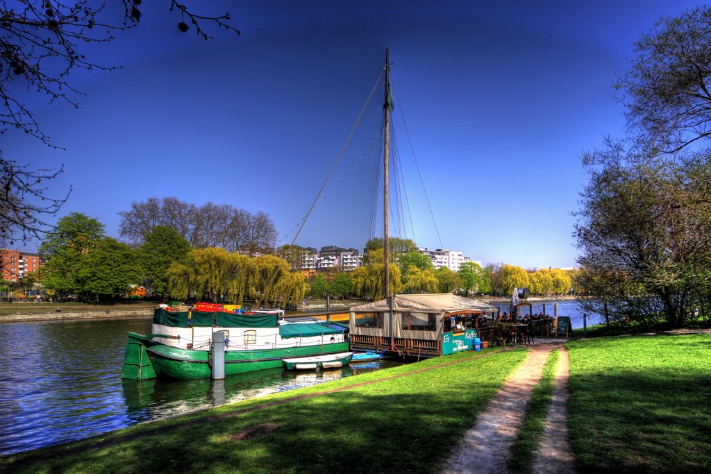 Planufer am Landwehrkanal by Uli Herrmann