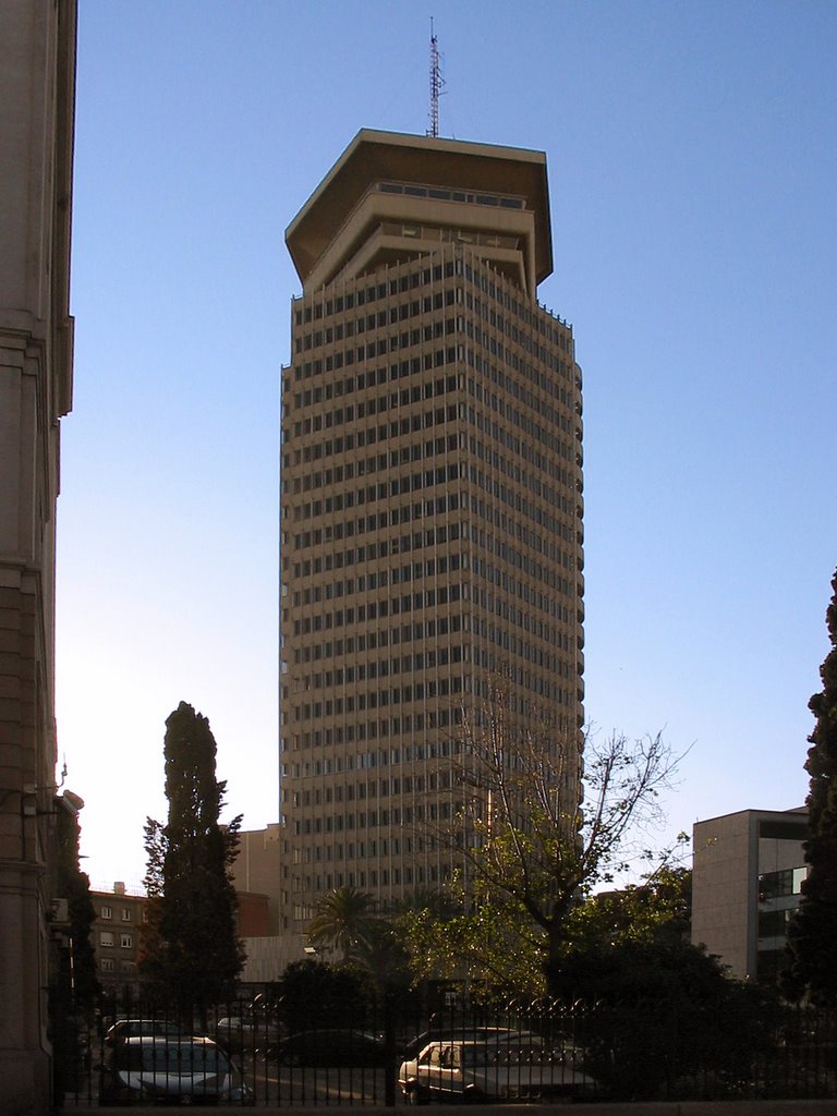 Edificio Colón by TimTaller