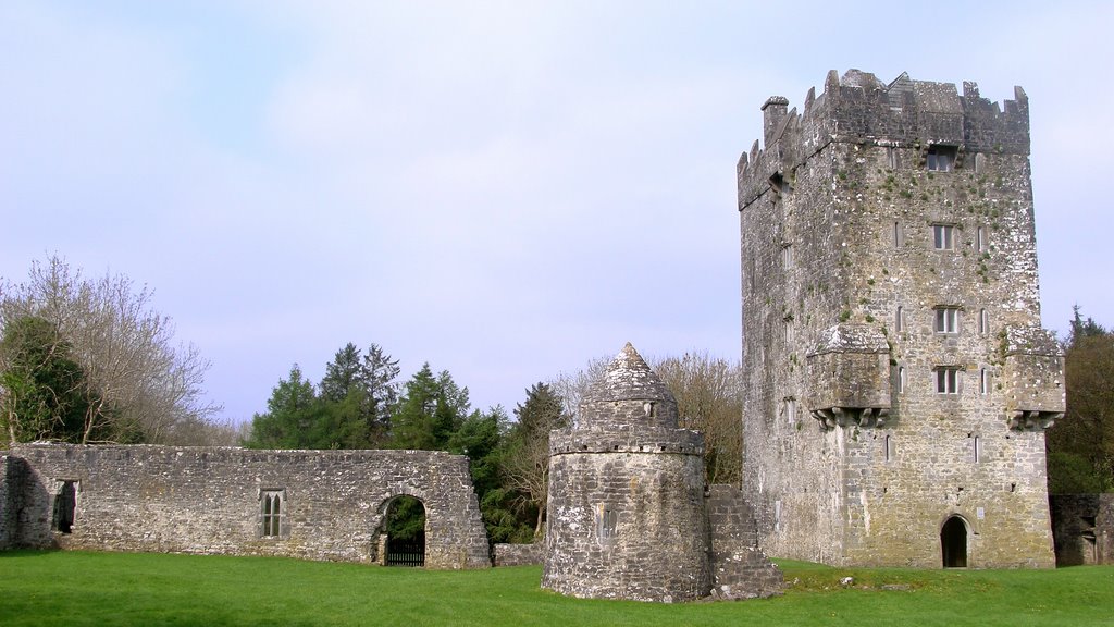 Aughanure Castle by Mariusz Szymański