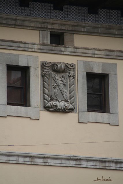 Escudo Edificio Belmonte, Asturias by Pedro Francisco