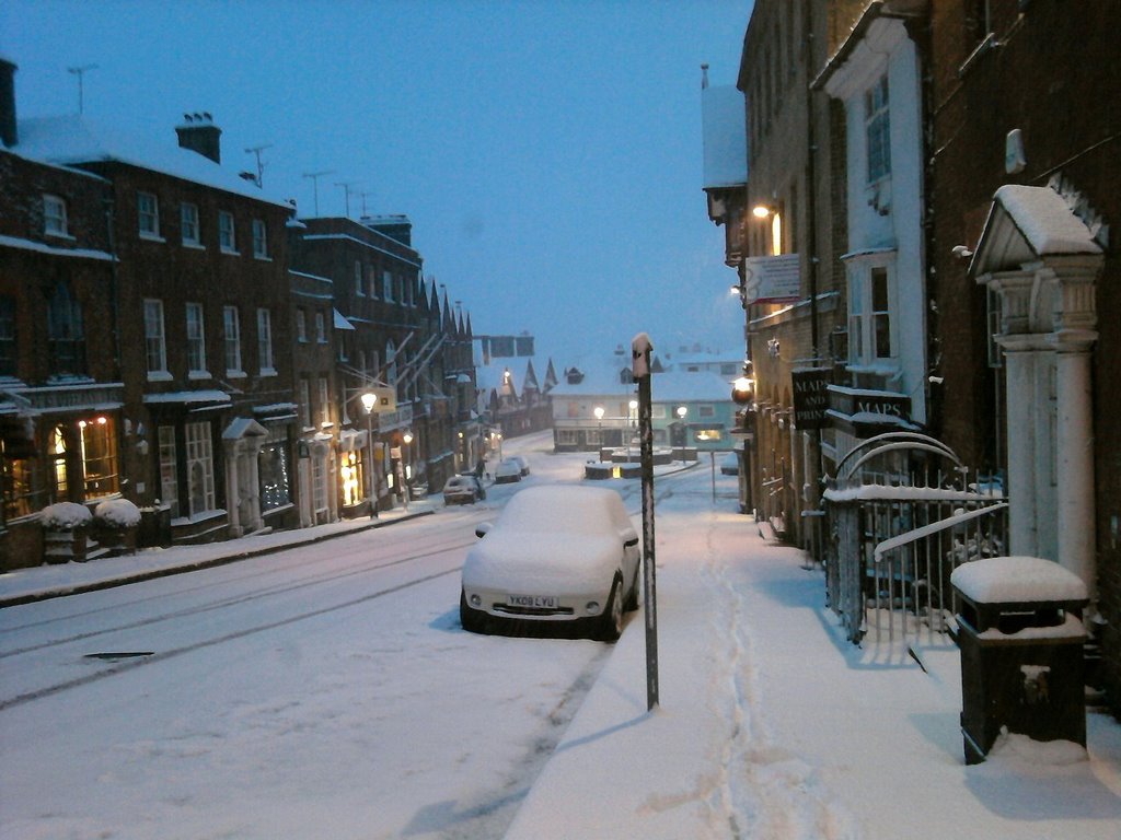 Snowy morning in Arundel by dobriyranok