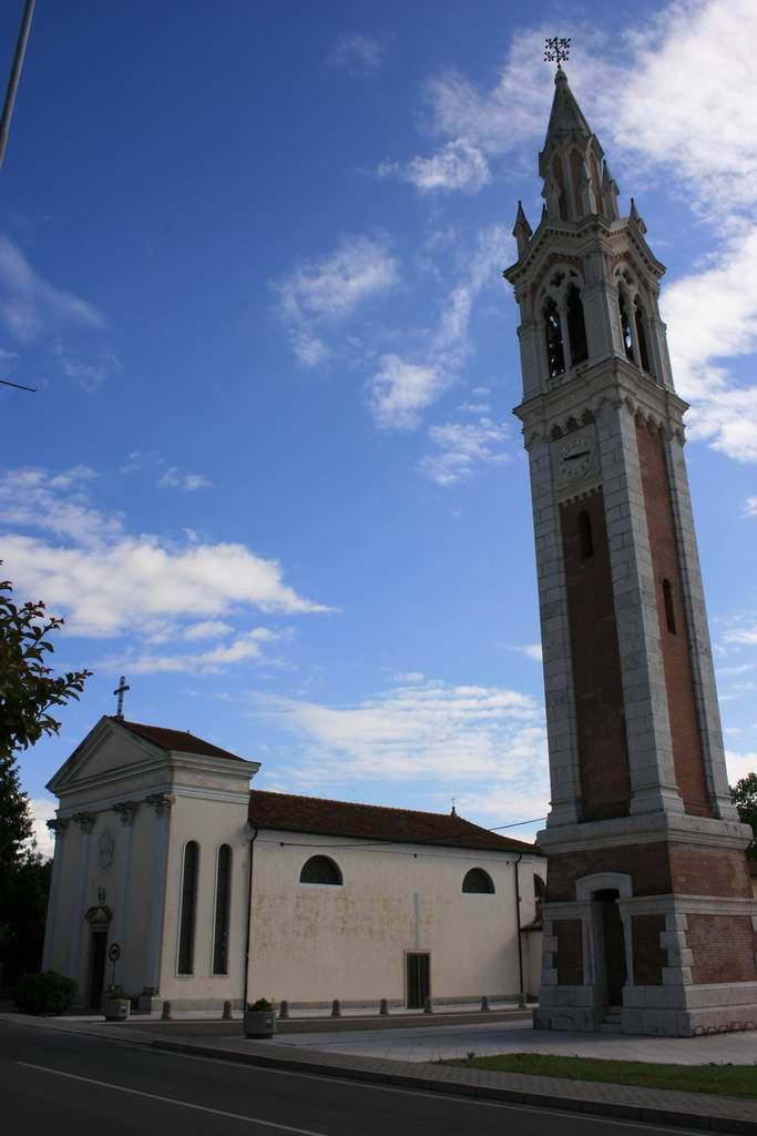 La chiesa di Friola / Church in Friola by Matteo Pagliaro