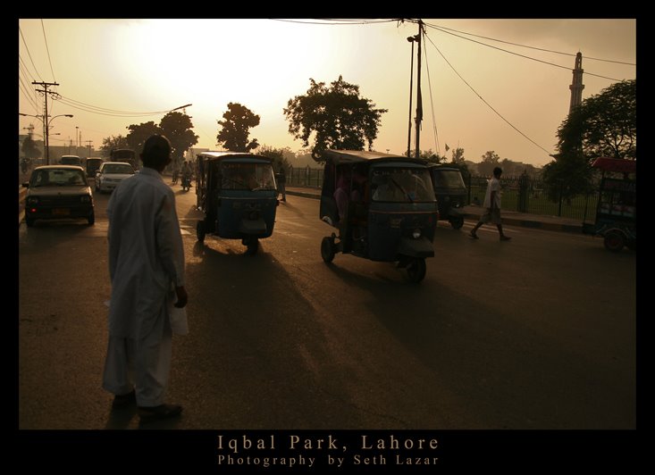 Crossing the road to Iqbal Park- Lahore- Pakistan by sethlazar