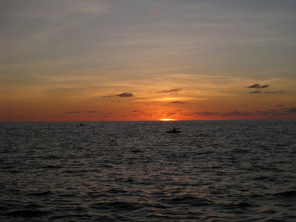 Sisa senja dipantai kawanua, manado by bambangEKO