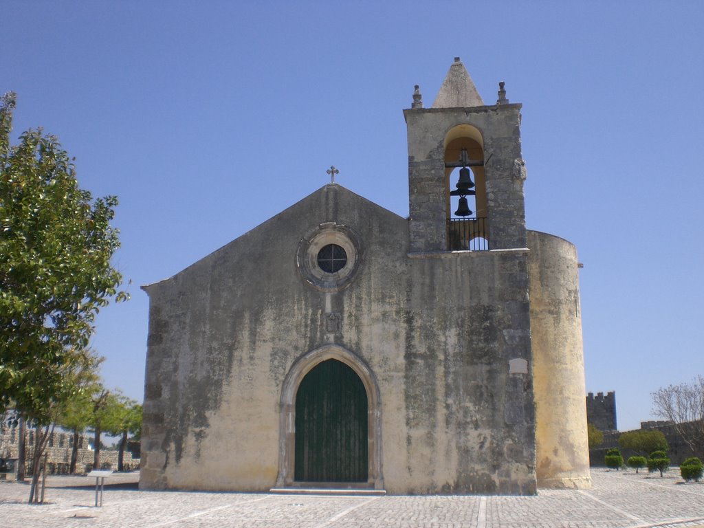 Igreja dentro do Castelo de Montemor by João Damião