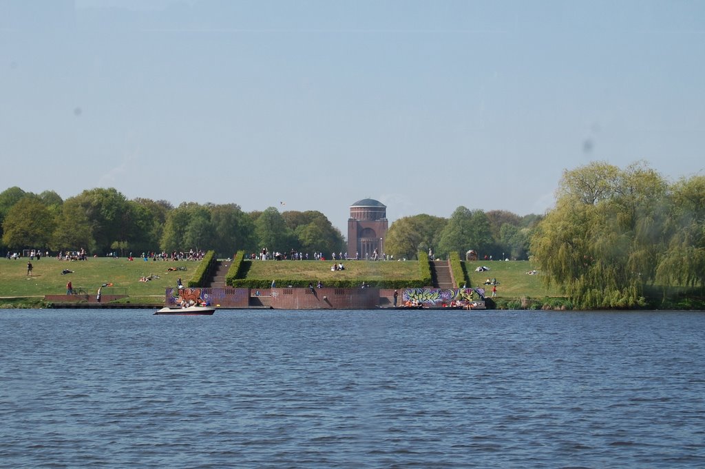 Kanalfahrt / Planetarium u.die Spielwiese der Hamburger by wHucki