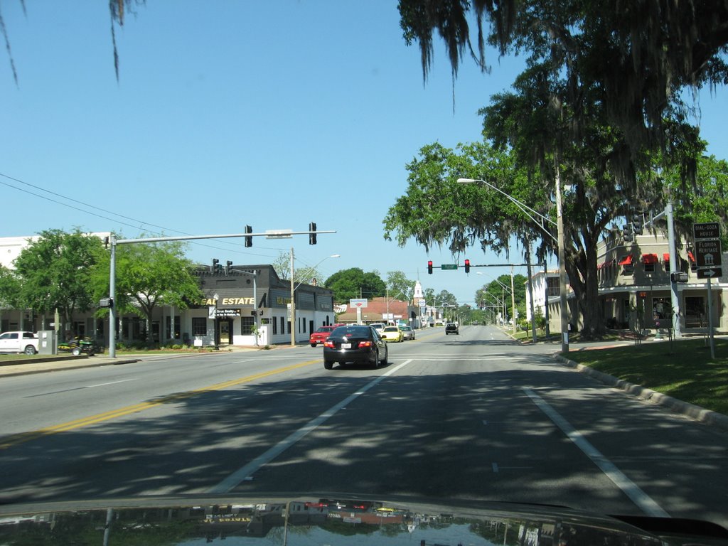 Looking West down Hwy 90 by jbc5589