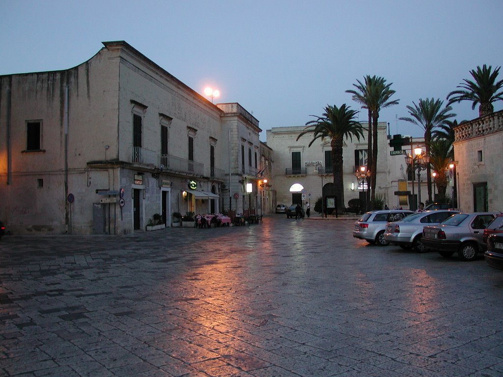 Piazza Umberto I al tramonto by Gino Romiti