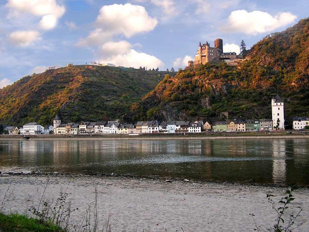 Burg Katz oberhalb von St. Goarshausen by Querdenker0