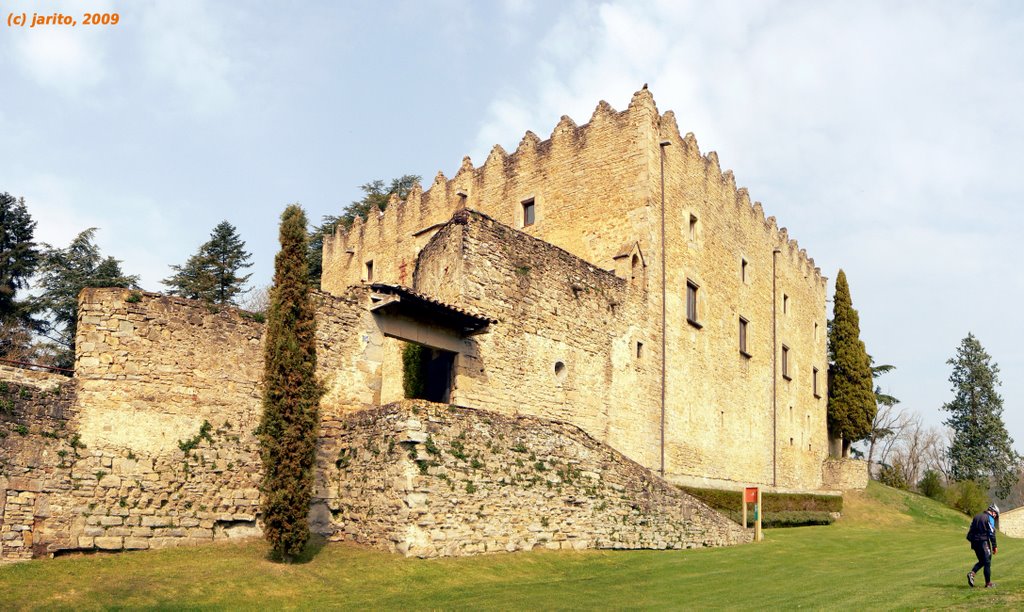 Castillo de montesquiu by jarito franco