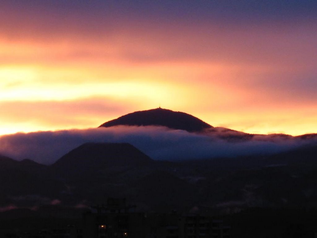 Uršlja gora ob večernji zarji (Velenje 2004.) by safko01