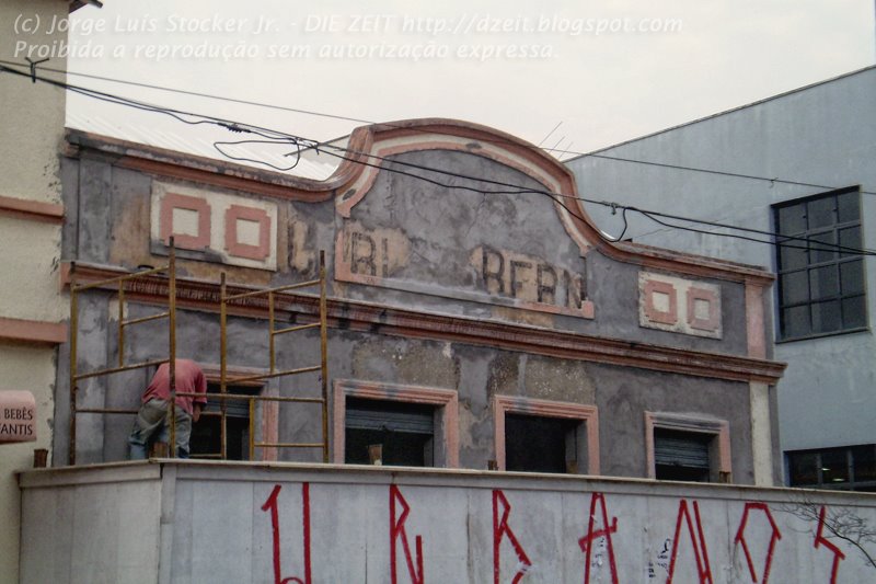 Casa histórica de Hamburgo Velho durante reforma, na Rua General Osório, Corredor Histórico-Cultural de Novo Hamburgo (RS) by Jorge Luís Stocker Jr [thesapox]