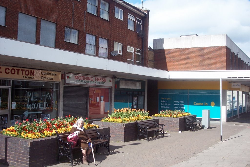 Shops and Safeway Store (now demolished) where Sainsburys stands by jackpp