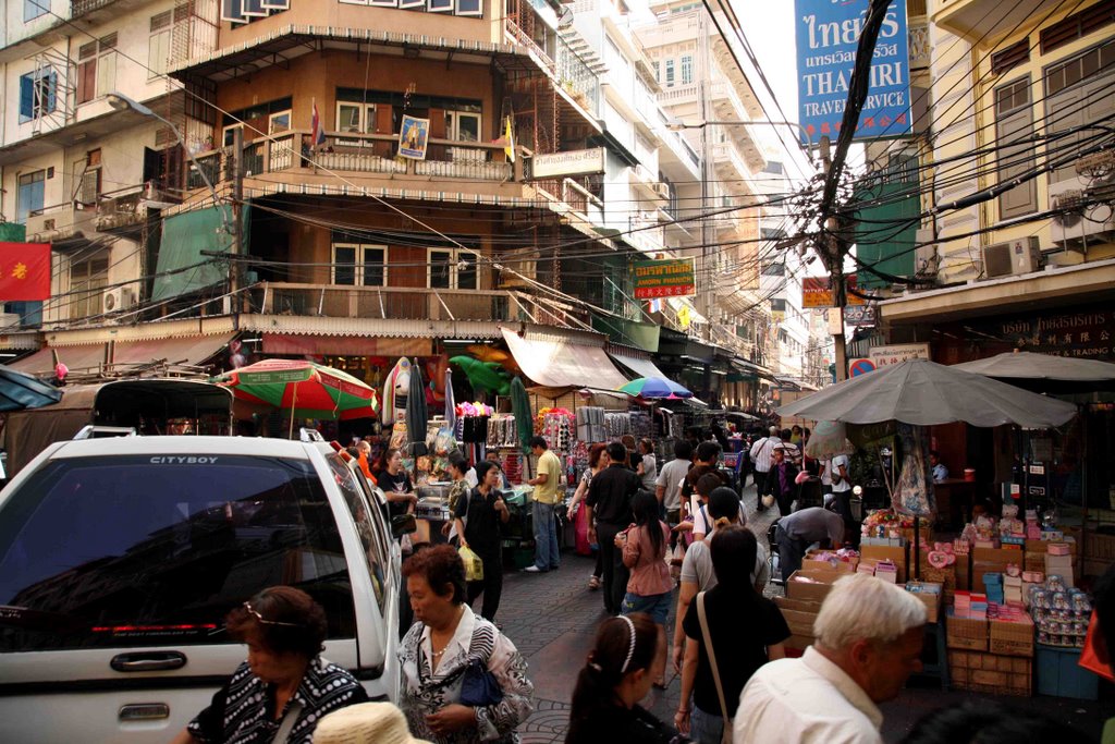 Bangkok Chinatown - Trok Itsaranuphap by david.w.omalley