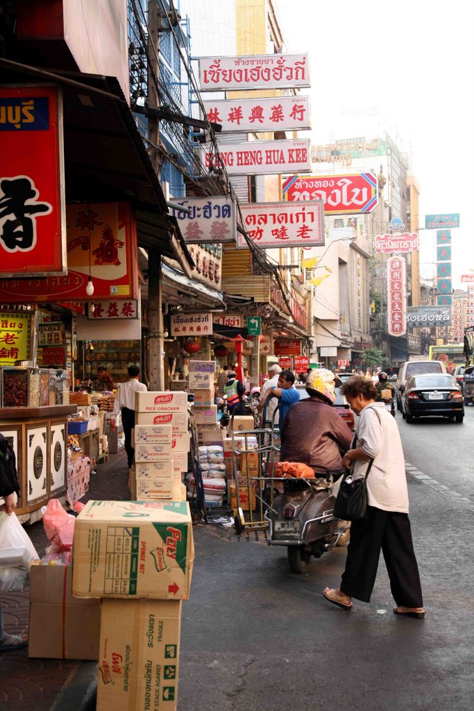 Bangkok Chinatown - Yaowarat Road by david.w.omalley